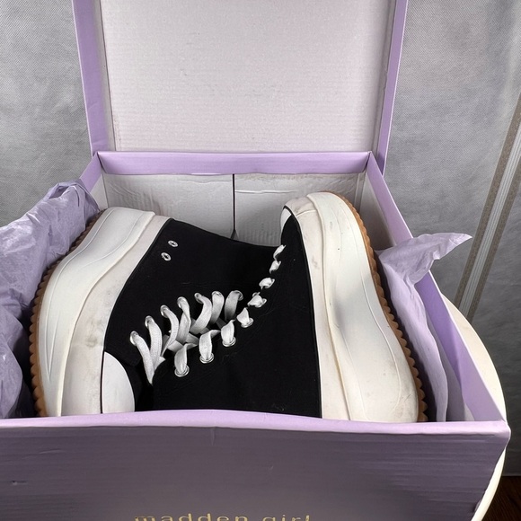 Madden Girl Winnona Platform Black and White Sneakers Size 7.5 - Picture 7 of 7